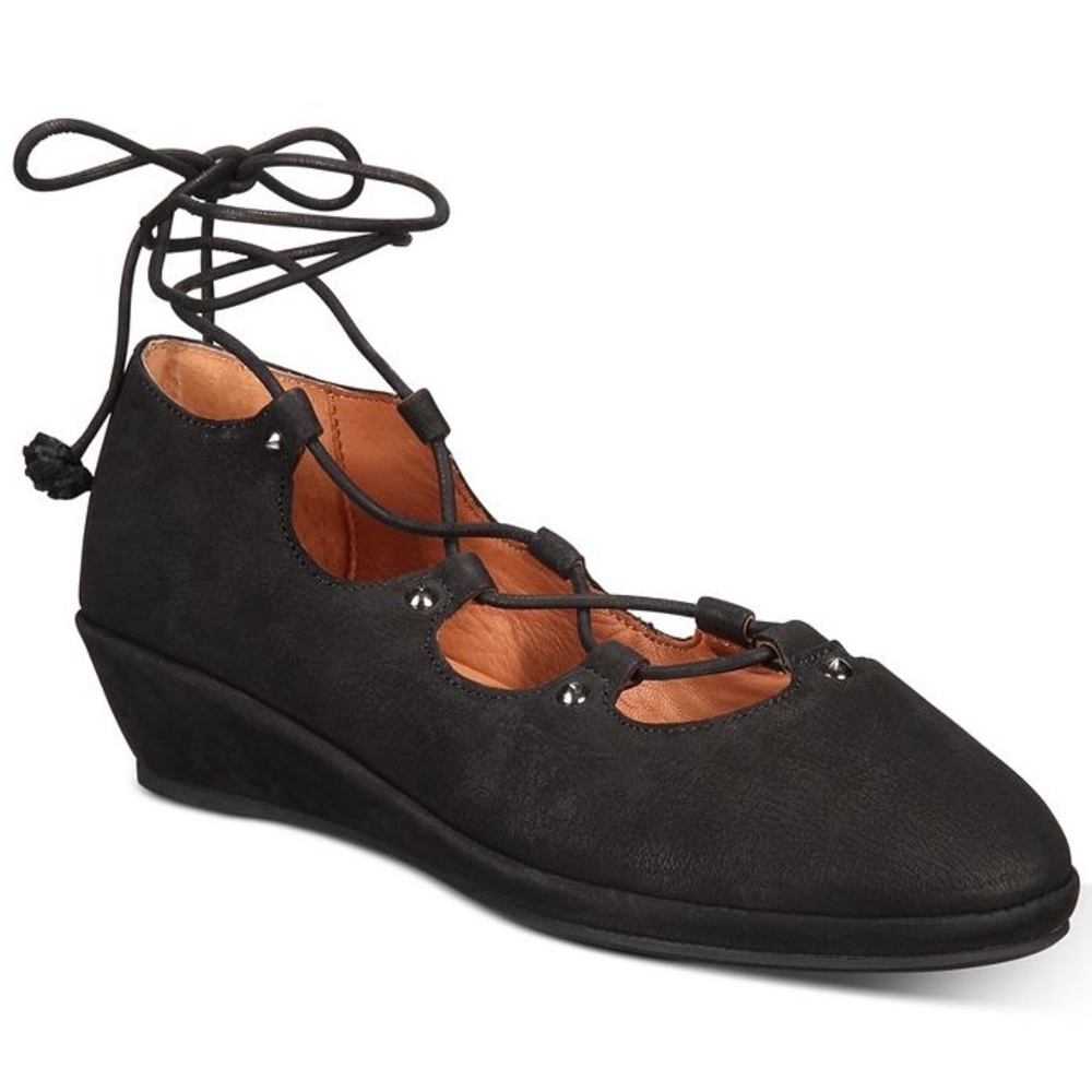 Gentle Souls by Kenneth Cole Nita Wedges